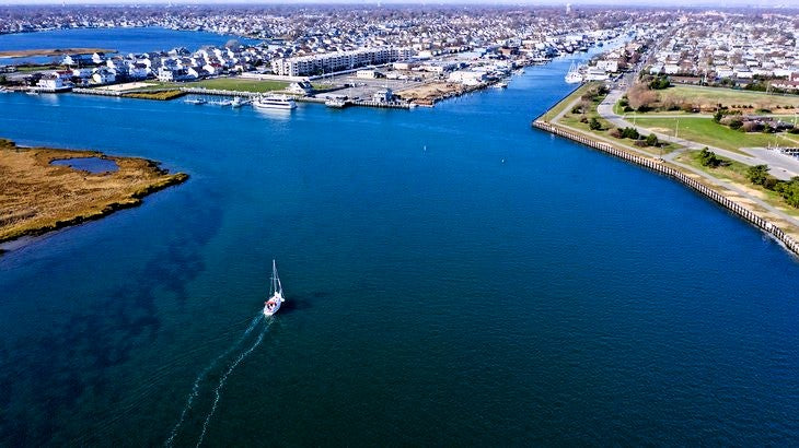 THE BENEFITS OF INSTALLING A PERMANENT OUTDOOR INSECT MISTING SYSTEM VS TEMPORARY SPRAY TREATMENTS ON LONG ISLAND